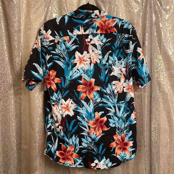 RVCA Hawaiian style tropical lily button up t-shirt size M - Picture 6 of 6
